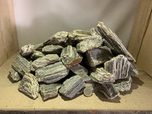 Lade das Bild in den Galerie-Viewer, Dekosteine Wood Stone - Stein Ambiente