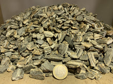 Lade das Bild in den Galerie-Viewer, Dekosteine Wood Stone - Stein Ambiente