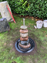 Lade das Bild in den Galerie-Viewer, Feldstein-Brunnen Natur - Stein Ambiente