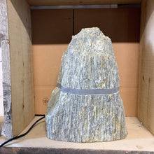 Lade das Bild in den Galerie-Viewer, Gneis-Woodstone-Leuchte - Stein Ambiente