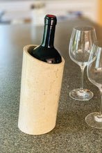 Lade das Bild in den Galerie-Viewer, Weinkühler/ Sektkühler aus poliertem Sandstein - Stein Ambiente