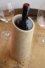 Lade das Bild in den Galerie-Viewer, Weinkühler/ Sektkühler aus poliertem Sandstein - Stein Ambiente