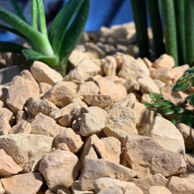 Lade das Bild in den Galerie-Viewer, Ziersplitt Mediterran Medistone - Stein Ambiente